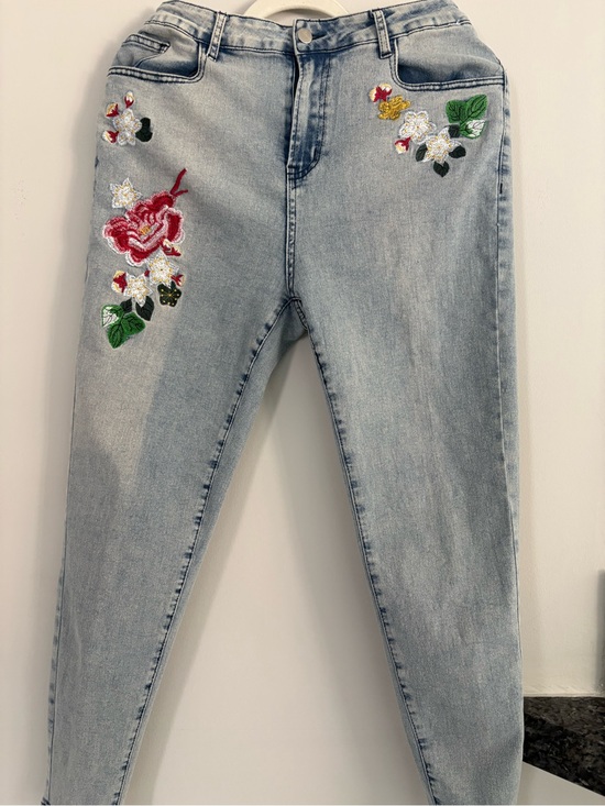 Denim - Embroidered Floral Light Wash Women’s Jeans